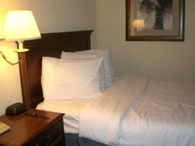 Garden Plaza Hotel Saddle Brook Εξωτερικό φωτογραφία