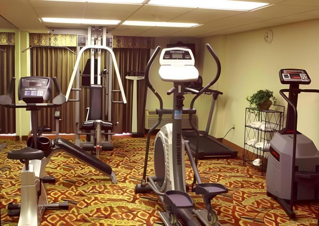Garden Plaza Hotel Saddle Brook Εξωτερικό φωτογραφία