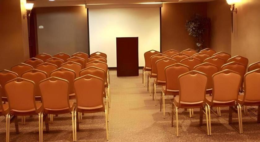 Garden Plaza Hotel Saddle Brook Εξωτερικό φωτογραφία