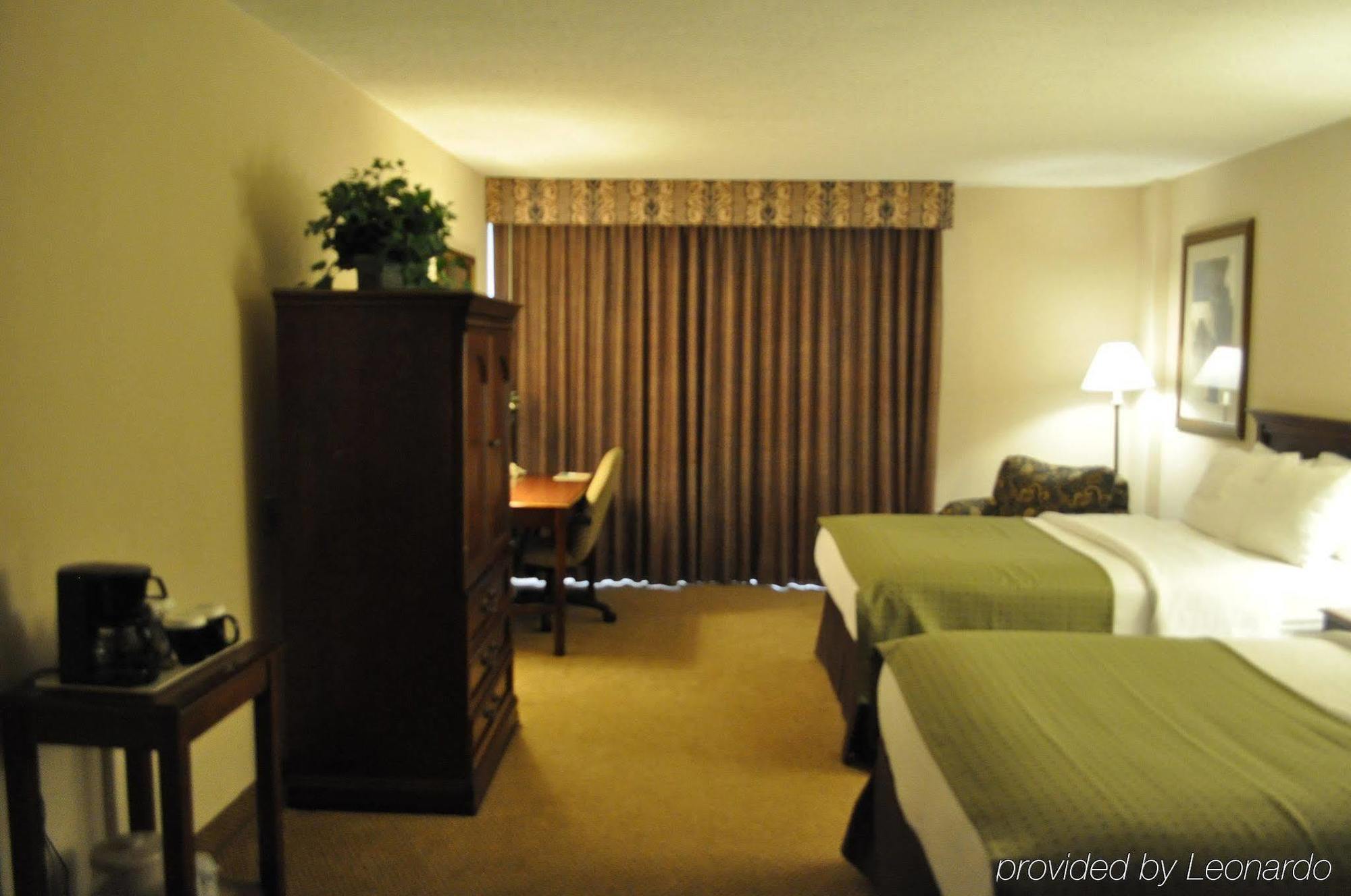 Garden Plaza Hotel Saddle Brook Δωμάτιο φωτογραφία